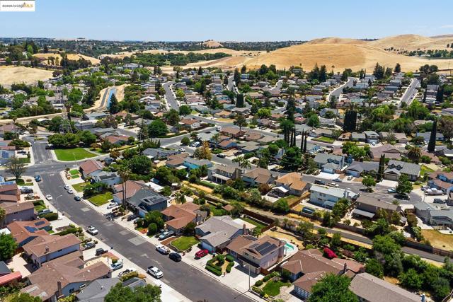 2125 Robles Dr, Antioch CA: https://media.crmls.org/mediaz/7c1378ed-b54b-4015-bc18-0d80ae8c634f.jpg