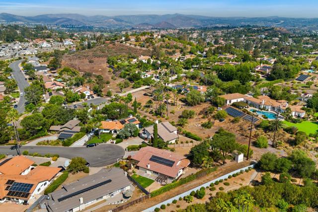 13837 Tam O Shanter Court, Poway CA: https://media.crmls.org/mediaz/7c144e2c-4eee-41c7-9f27-22a197e3a14e.jpg