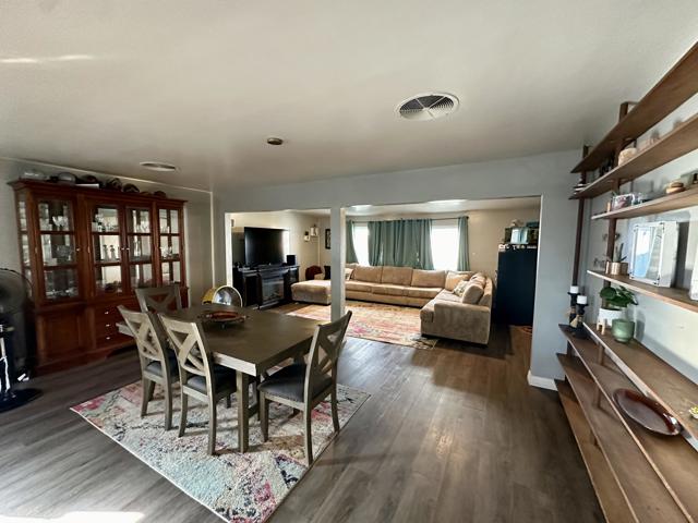 943 E Murphy Street, Blythe CA: https://media.crmls.org/mediaz/7c15261c-b560-4495-aaf5-d7f90922de36.jpg