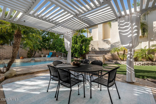 5937 Indian Terrace Drive, Simi Valley CA: https://media.crmls.org/mediaz/7c156440-4e6f-4c57-bc8c-ff563fe88dc0.jpg