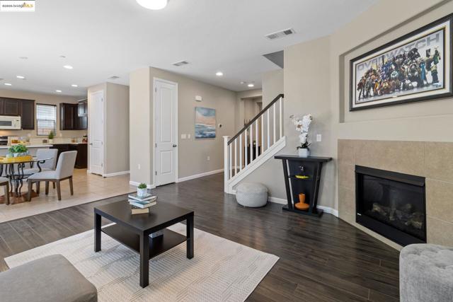 2218 Toscana Dr, Pittsburg CA: https://media.crmls.org/mediaz/7c158f96-2995-4b7e-9fe2-9a3ba59d54e1.jpg