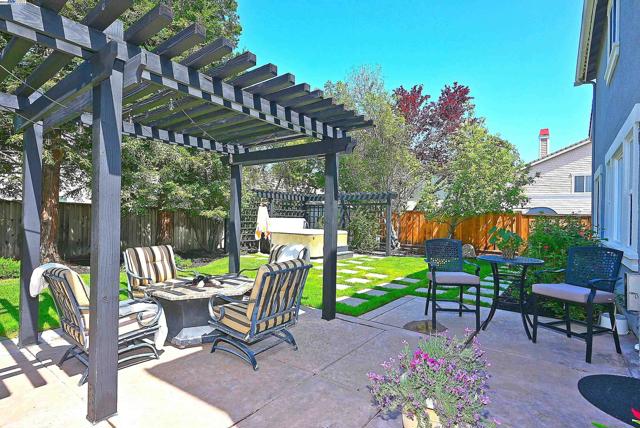 320 Oaks Bridge Pl, Pleasanton CA: https://media.crmls.org/mediaz/7c1590c2-01e4-4373-9632-8b6ef37cd425.jpg