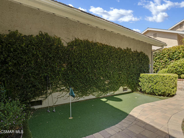 5426 Cedarhaven Drive, Agoura Hills CA: https://media.crmls.org/mediaz/7c15dce8-bb06-4c18-b867-e604b2ab37d8.jpg