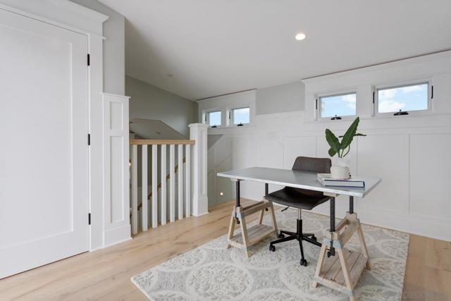 1048 Isabella Ave, Coronado CA: https://media.crmls.org/mediaz/7c1616ca-55a0-44ab-813c-8587bd2e073b.jpg