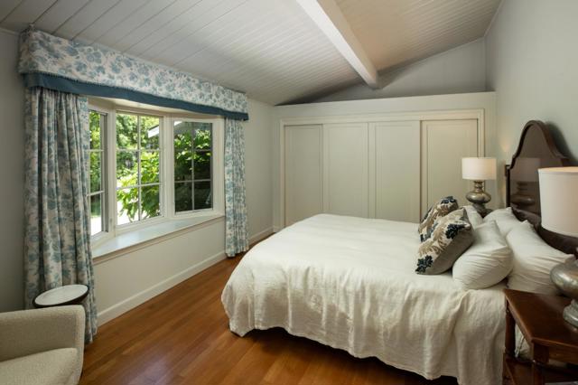 343 Lloyden Park Lane, Atherton CA: https://media.crmls.org/mediaz/7c16873c-8e1a-435a-b498-bc2306108486.jpg