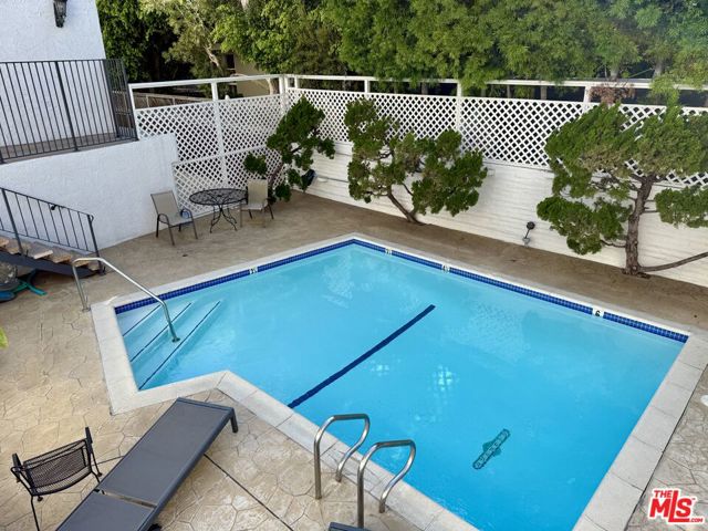 837 N West Knoll Drive, West Hollywood CA: https://media.crmls.org/mediaz/7c16b033-013d-4b2f-8743-59e6714cb517.jpg