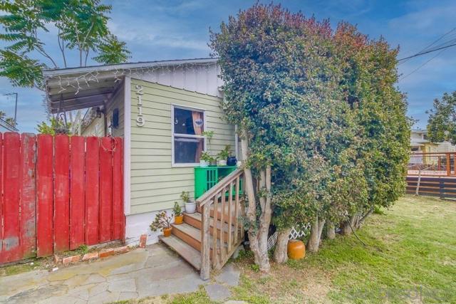 2119 Bacon St, San Diego CA: https://media.crmls.org/mediaz/7c16ea7b-781f-4ea9-b1e7-58ae977c364b.jpg