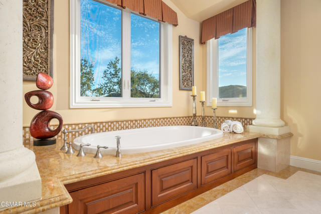 2462 Lost Canyons Drive, Simi Valley CA: https://media.crmls.org/mediaz/7c171634-e731-4338-b304-c61abe92b358.jpg