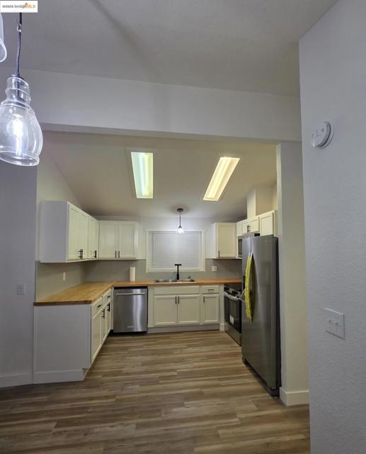 343 Alcott Ct, Bethel Island CA: https://media.crmls.org/mediaz/7c1736e1-dce5-4845-8c7b-c388cf13196c.jpg