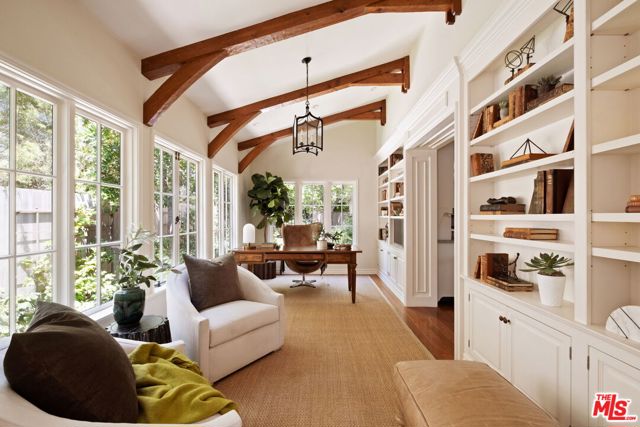 143 S Muirfield Road, Los Angeles CA: https://media.crmls.org/mediaz/7c181fd2-d8dc-47ba-bb41-67029c81ce64.jpg