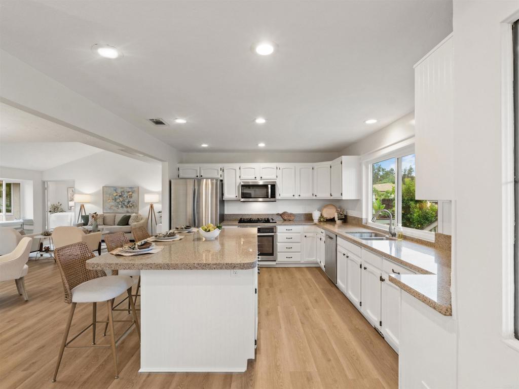 13737 Temple Street - photo 11