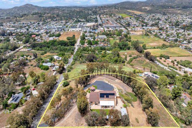 12845 Golden Way, Poway CA: https://media.crmls.org/mediaz/7c18e850-26c0-4d6f-a906-850f1857d513.jpg