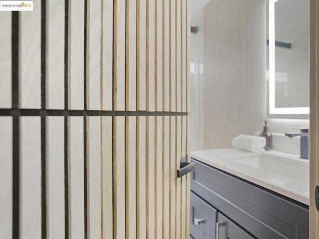 3274 Encinal Ave, Alameda CA: https://media.crmls.org/mediaz/7c190155-3b3c-4edc-a78a-c3c78142fd39.jpg