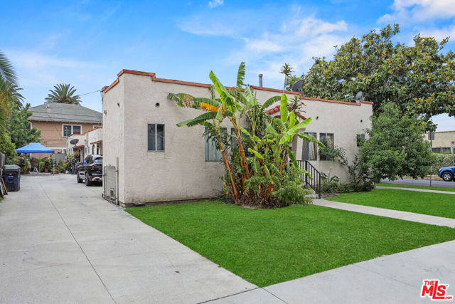 3836 S Gramercy Place, Los Angeles CA: https://media.crmls.org/mediaz/7c19aa38-d3f6-4e95-82e5-13c5a40a71b5.jpg