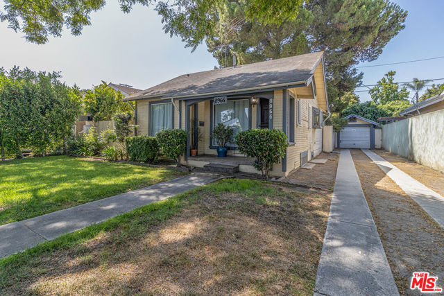 8966 Cadillac Avenue, Los Angeles CA: https://media.crmls.org/mediaz/7c19bc77-1f5f-4b06-992c-9fed848b1427.jpg