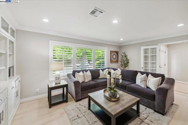 5204 Hummingbird Rd, Pleasanton CA: https://media.crmls.org/mediaz/7c1a32fe-6bfb-4f02-9cfa-2ba50280e7c4.jpg
