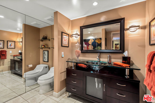 Image 17 of 26 For 851 Kings Road 207