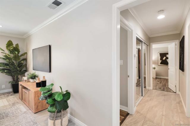 918 La Tierra Dr, San Marcos CA: https://media.crmls.org/mediaz/7c1a6dd7-dfe0-464f-90dc-4112fe294496.jpg