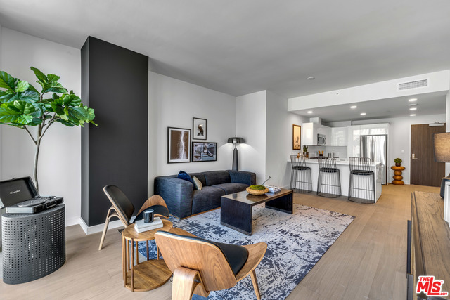 2801 Sunset Place, Los Angeles CA: https://media.crmls.org/mediaz/7c1aa65e-6368-4852-b05f-0b50902543cc.jpg