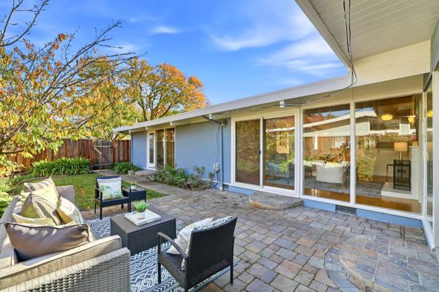 3839 Ross Road, Palo Alto CA: https://media.crmls.org/mediaz/7c1b0cbe-7bec-4aef-861f-659e0420020d.jpg