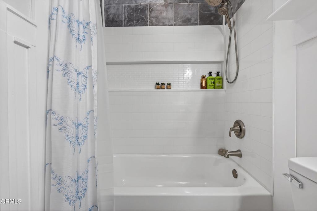 https://media.crmls.org/mediaz/7c1b30ce-1025-45a5-8395-8acda6864fe3.jpg?preset=X-Large