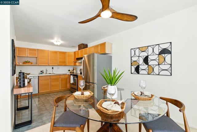 193 Montecito, Oakland CA: https://media.crmls.org/mediaz/7c1b3d87-3131-4203-a197-4a2979de2f88.jpg