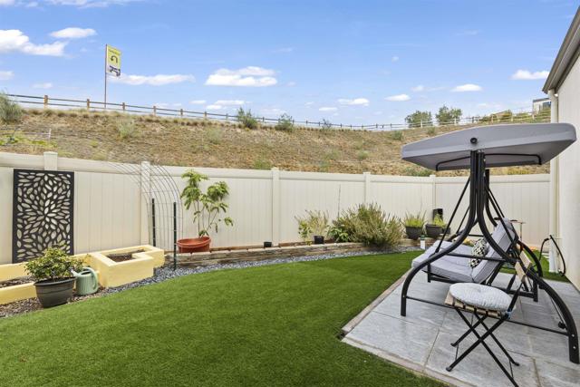 Detail Gallery Image 11 of 18 For 35228 Tuft Place, Fallbrook,  CA 92028 - 3 Beds | 2/1 Baths