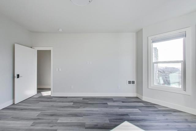 811 Oak Street, San Francisco CA: https://media.crmls.org/mediaz/7c1be116-44c1-4f7a-bdb5-78f39a121a37.jpg