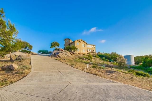 13037 Yerba Valley Way, Lakeside CA: https://media.crmls.org/mediaz/7c1bf4dc-2e50-4668-879c-72223d395380.jpg