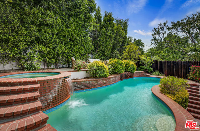 13324 Valley Vista Boulevard, Sherman Oaks CA: https://media.crmls.org/mediaz/7c1bfc6e-7c97-420a-9838-df2b02e6e64e.jpg