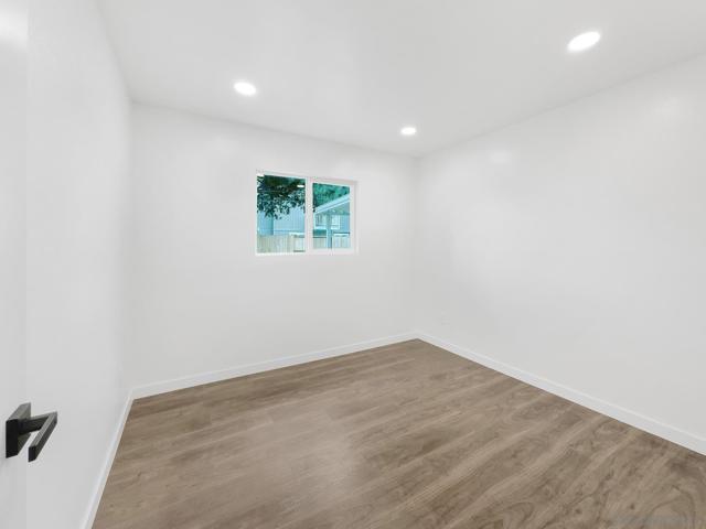 1427 Signal Ave, San Diego CA: https://media.crmls.org/mediaz/7c1c2feb-fe72-4d12-a3c8-081a58c7cd3e.jpg
