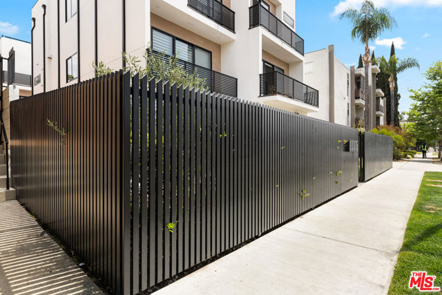 5118 Laurel Canyon Boulevard, Valley Village CA: https://media.crmls.org/mediaz/7c1c889e-afa2-43d3-ba21-5d01670d63f0.jpg