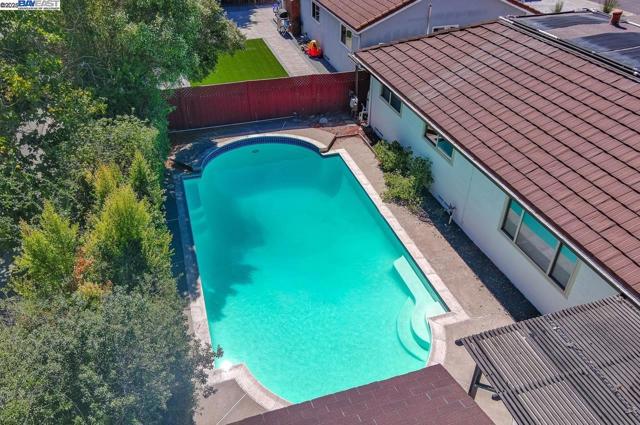 1059 Lakehurst Rd, Livermore CA: https://media.crmls.org/mediaz/7c1cce80-c95d-400f-92b7-8e8c09b61a9a.jpg