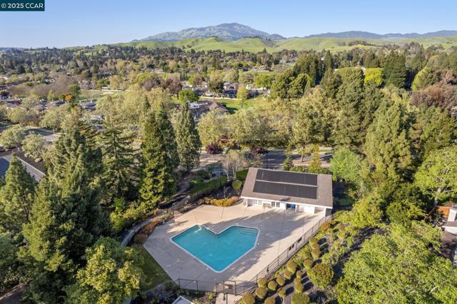 131 Shoshone Court, Danville CA: https://media.crmls.org/mediaz/7c1d866c-20f6-4e6d-85d2-74447d854f47.jpg