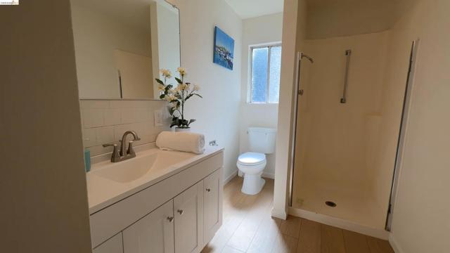 5051 Harrison Grade Rd, Sebastopol CA: https://media.crmls.org/mediaz/7c1d8b77-92e6-4e57-aebf-7ba03fb80c65.jpg