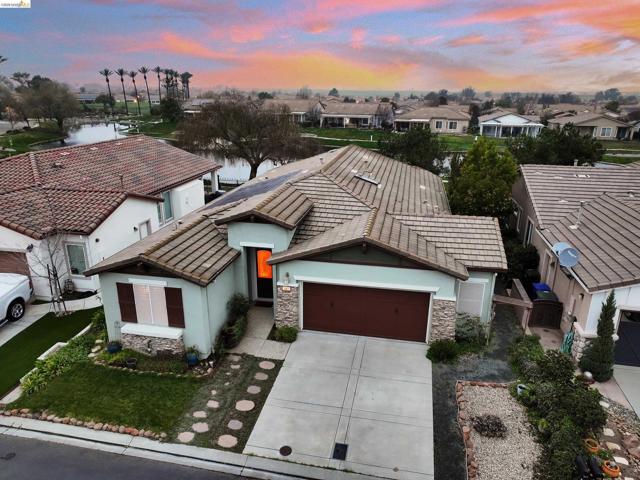 342 Desert Forest Ct, Rio Vista CA: https://media.crmls.org/mediaz/7c1d9c53-e4d6-4e1a-8445-b1ec703ec4e2.jpg