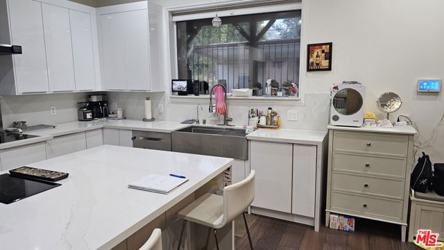 1810 Westmoreland Boulevard, Los Angeles, California 90006, 7 Bedrooms Bedrooms, ,6 BathroomsBathrooms,Single Family Residence,For Sale,Westmoreland,24353901