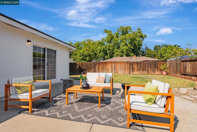 1836 Boxwood Dr, Concord CA: https://media.crmls.org/mediaz/7c20144b-4cf5-4c80-99c4-ee39ffb3e5d3.jpg