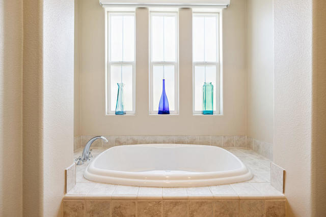 14 Via Santo Tomas Drive, Rancho Mirage CA: https://media.crmls.org/mediaz/7c209e5f-85d0-4ab4-96f9-02e02b06ccc3.jpg