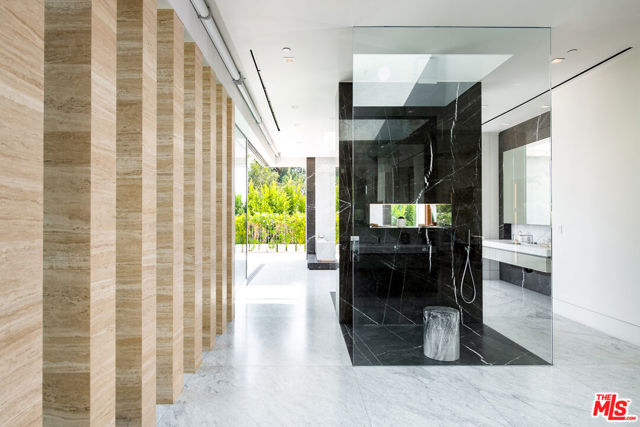 642 Perugia Way, Los Angeles CA: https://media.crmls.org/mediaz/7c20acab-7652-400e-a02d-88495ff83f2c.jpg