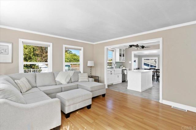 Detail Gallery Image 10 of 41 For 697 Ocean View Ave, Encinitas,  CA 92024 - – Beds | – Baths