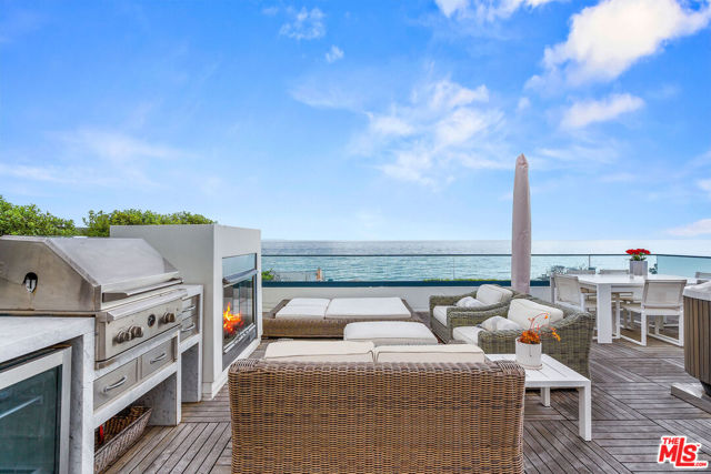 22065 Pacific Coast Highway, Malibu CA: https://media.crmls.org/mediaz/7c20e321-9661-4497-9d20-f7c0ba6687bf.jpg