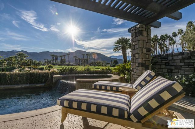 8 Surrey Court, Rancho Mirage CA: https://media.crmls.org/mediaz/7c213c64-712e-4a59-b226-e27d6ec5845d.jpg