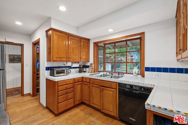 1809 Melhill Way, Los Angeles CA: https://media.crmls.org/mediaz/7c215852-3fa0-4271-a7d5-7d4b790d635c.jpg