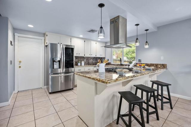 25119 Como Esta Court, Ramona CA: https://media.crmls.org/mediaz/7c218605-bbac-4489-8543-549cb40bbda0.jpg