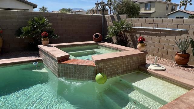 82549 Tivoli Court, Indio CA: https://media.crmls.org/mediaz/7c21d15c-89aa-462f-8023-6b6910059ad6.jpg