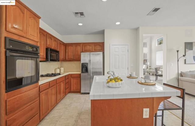 2451 Aberdeen Ln, Discovery Bay CA: https://media.crmls.org/mediaz/7c2223b2-af36-4d54-84e8-90f202620411.jpg