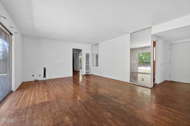 286 Homer Avenue, Ventura CA: https://media.crmls.org/mediaz/7c223963-b689-4194-9fb6-3bb51e0190df.jpg