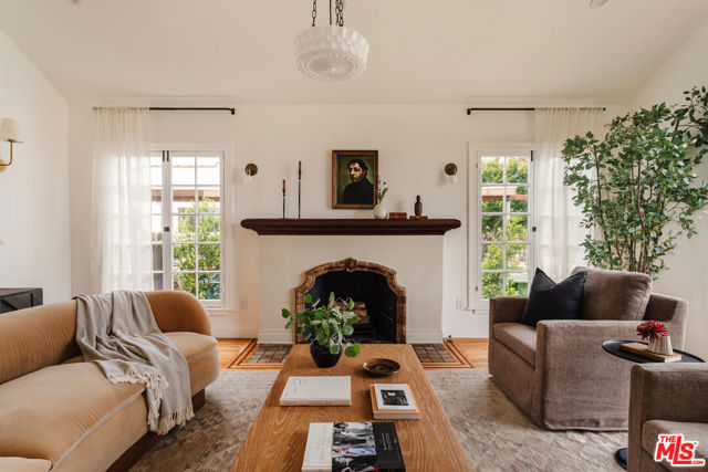 3029 S Norton Avenue, Los Angeles CA: https://media.crmls.org/mediaz/7c224a4b-11a5-4741-9ef7-de559db30c4f.jpg