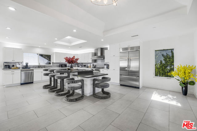 18202 Rancho Street, Tarzana CA: https://media.crmls.org/mediaz/7c22573f-9f16-4e09-ac19-b226b6688416.jpg